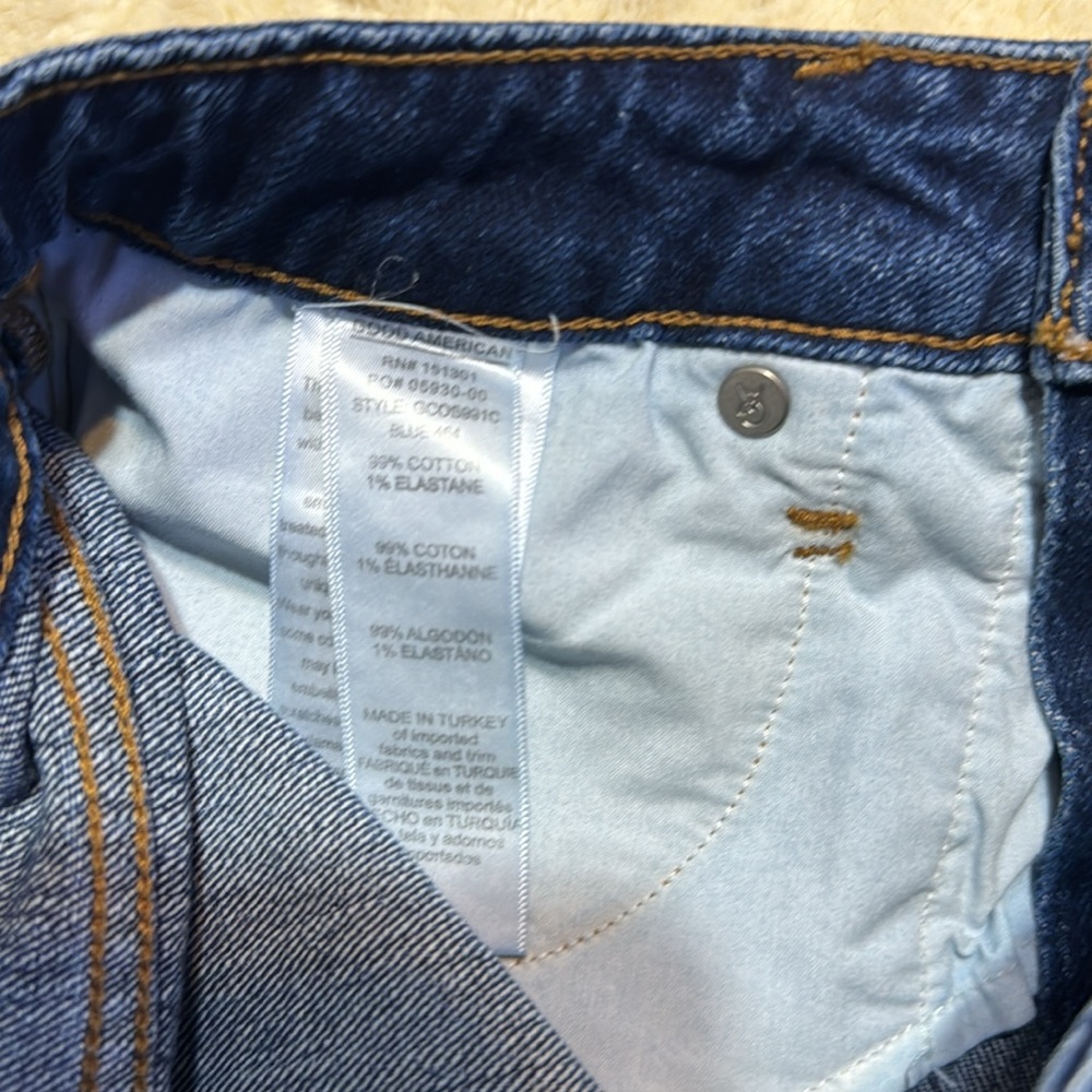 Good American high waisted cut-off shorts - Picture 5 of 7